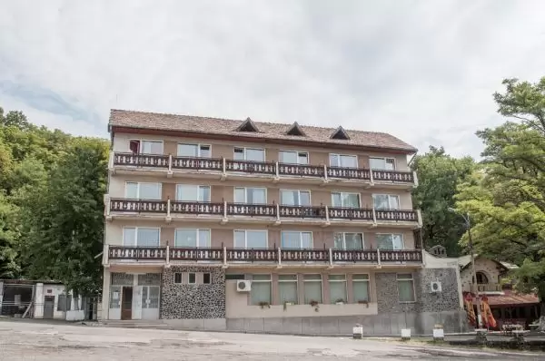 Cameră dublă twin - Hotel Trei Brazi - mic dejun inclus - Hotel și restaurant “TREI BRAZI “ Târnăveni, județ Mureș - Transilvania