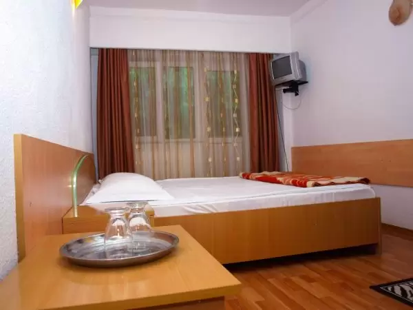 Cameră 4 locuri (baie comună) - Cabana Codrii Pașcanilor - Cabana Codrii Pașcanilor, județ Iași - Moldova