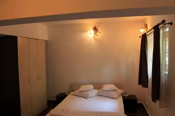 Camere de 2 și de 3 persoane - Pensiunea ,,Cabana 7 brazi