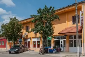 Cameră triplă cu mic dejun inclus - Pensiunea BARCĂUL, județ Bihor - Crișana